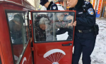 老人探亲不慎走失 冰城民警  暖心相助寻回亲人